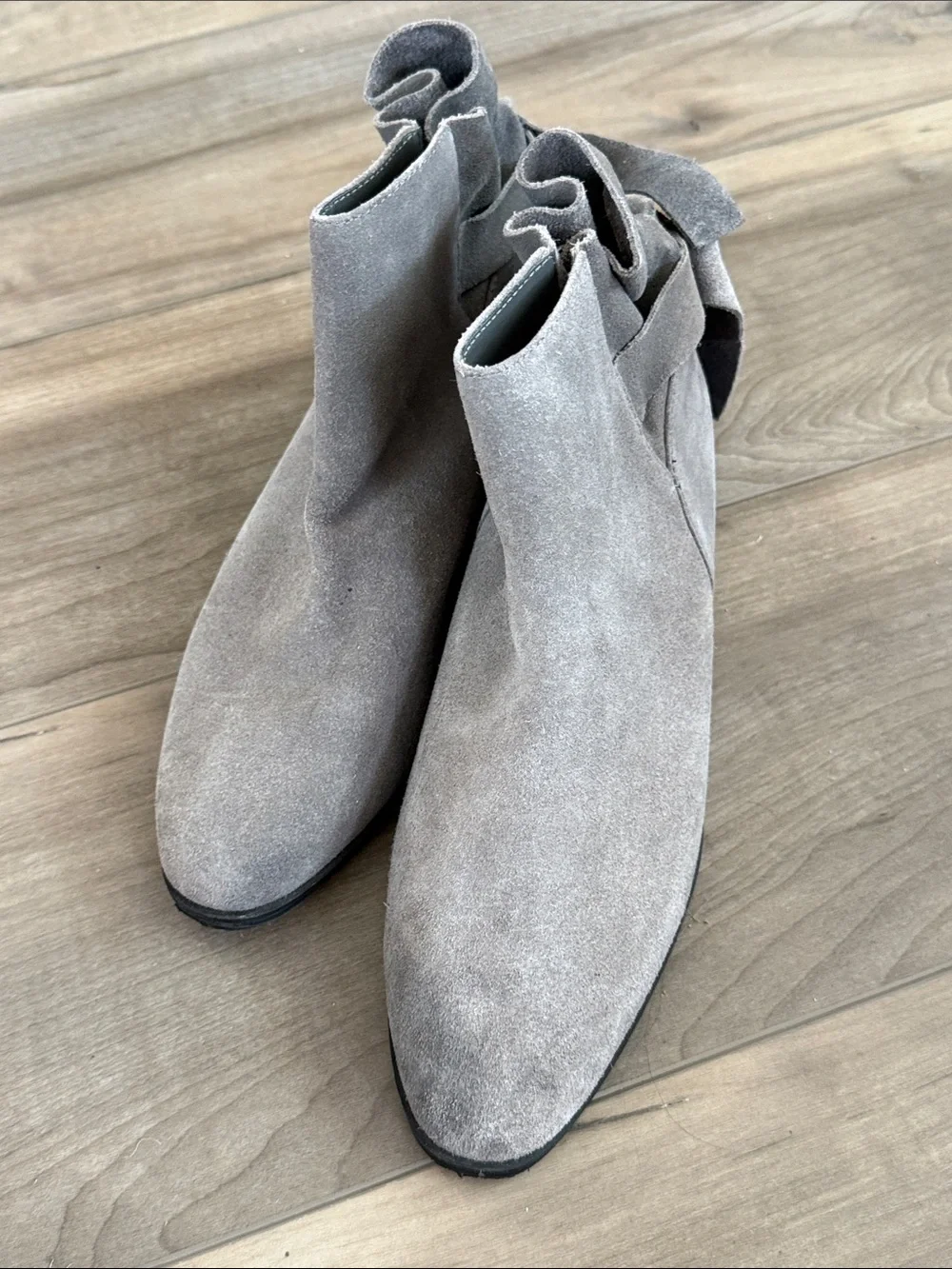 AEROSOLES Gray Suede Ankle Booties Women’s Size 7.5